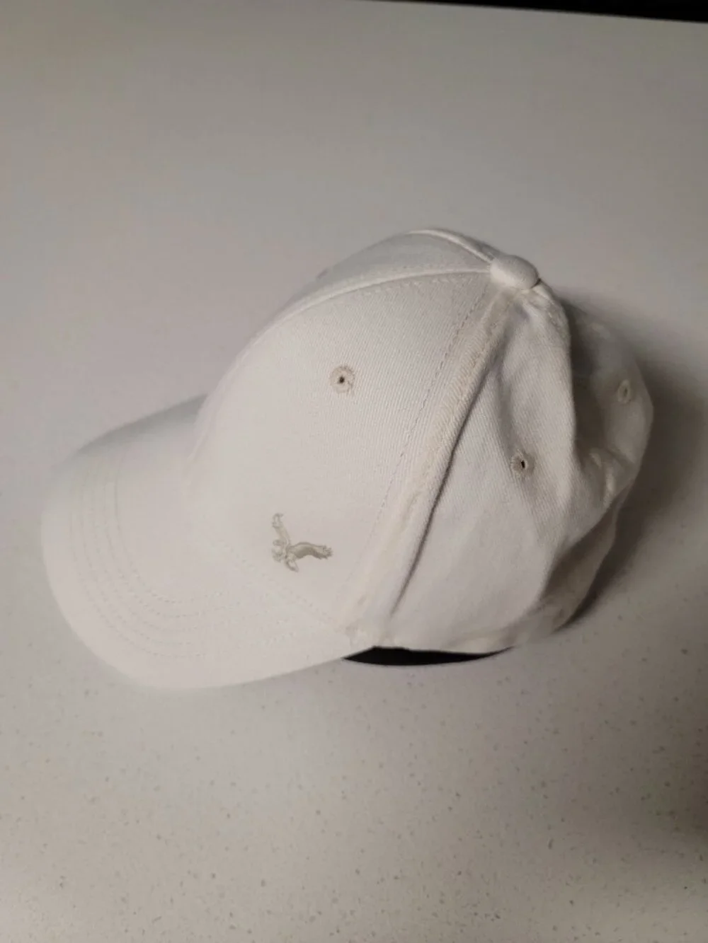 American Eagle White Gray Hat Eagle Logo On Front & Back Nu-Fit Size S/M NWT